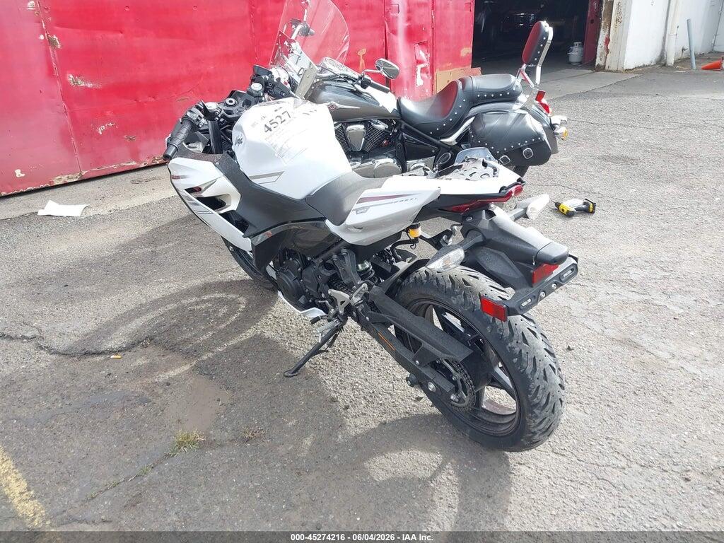 JKAEXKH14PDAR7438 2023 KAWASAKI EX400 photo no. 3