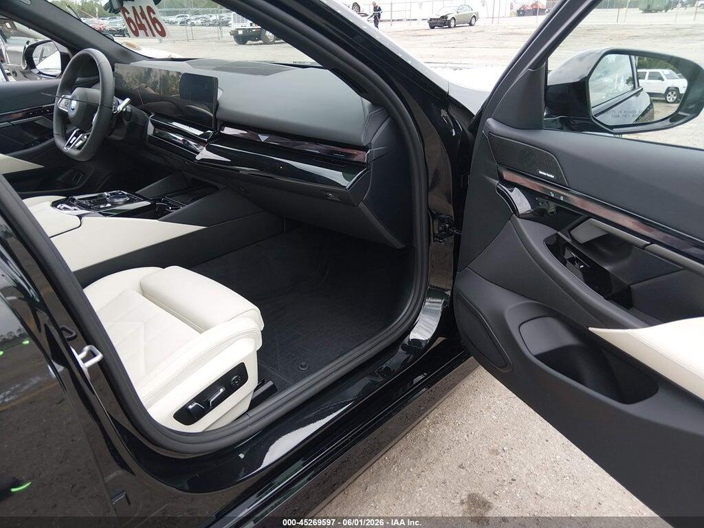 WBA13FK07TCX10136 2026 BMW 550E photo no. 5
