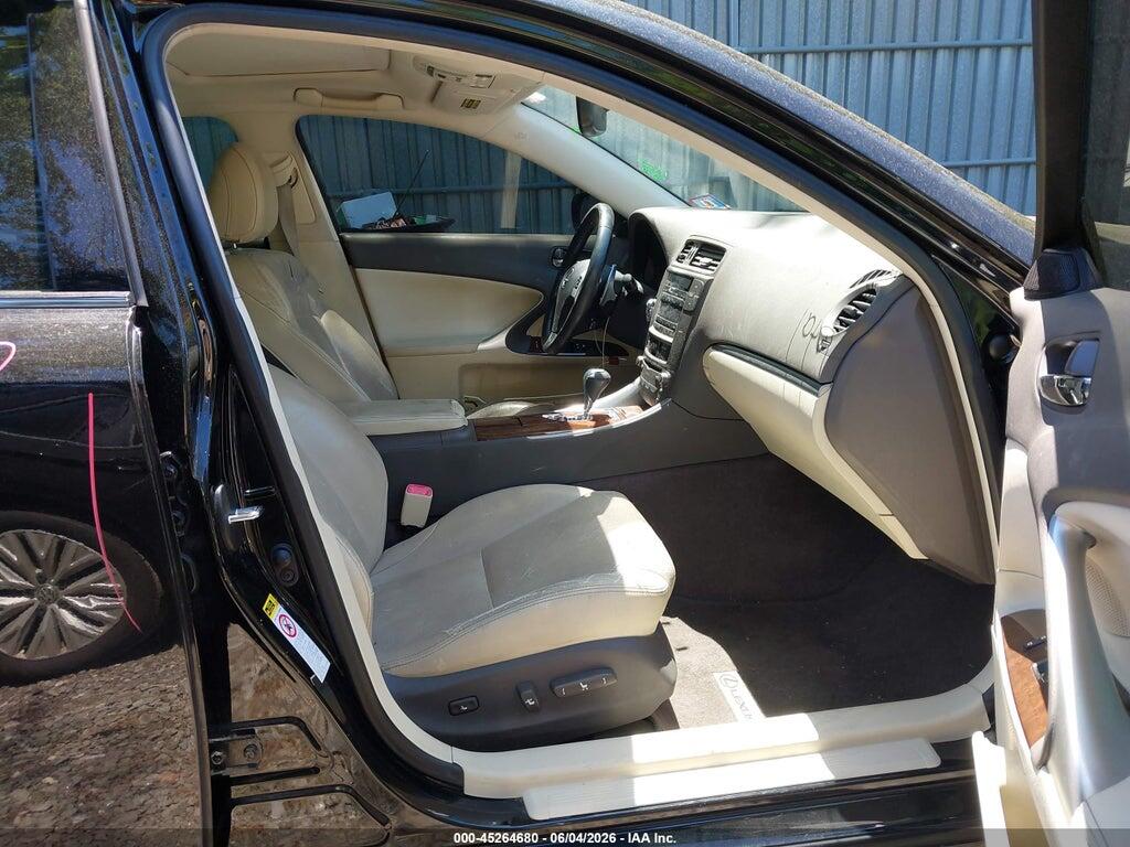 JTHBF5C23B5136936 2011 LEXUS IS 250 photo no. 5