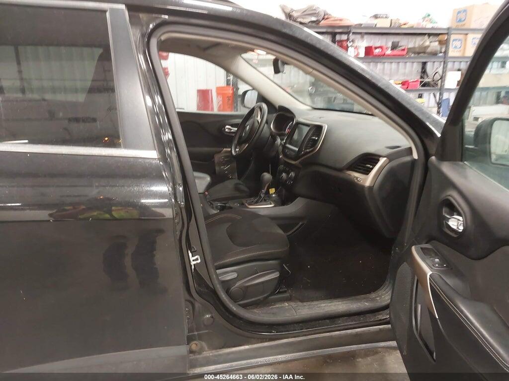1C4PJMCS7HW615217 2017 JEEP CHEROKEE photo no. 5