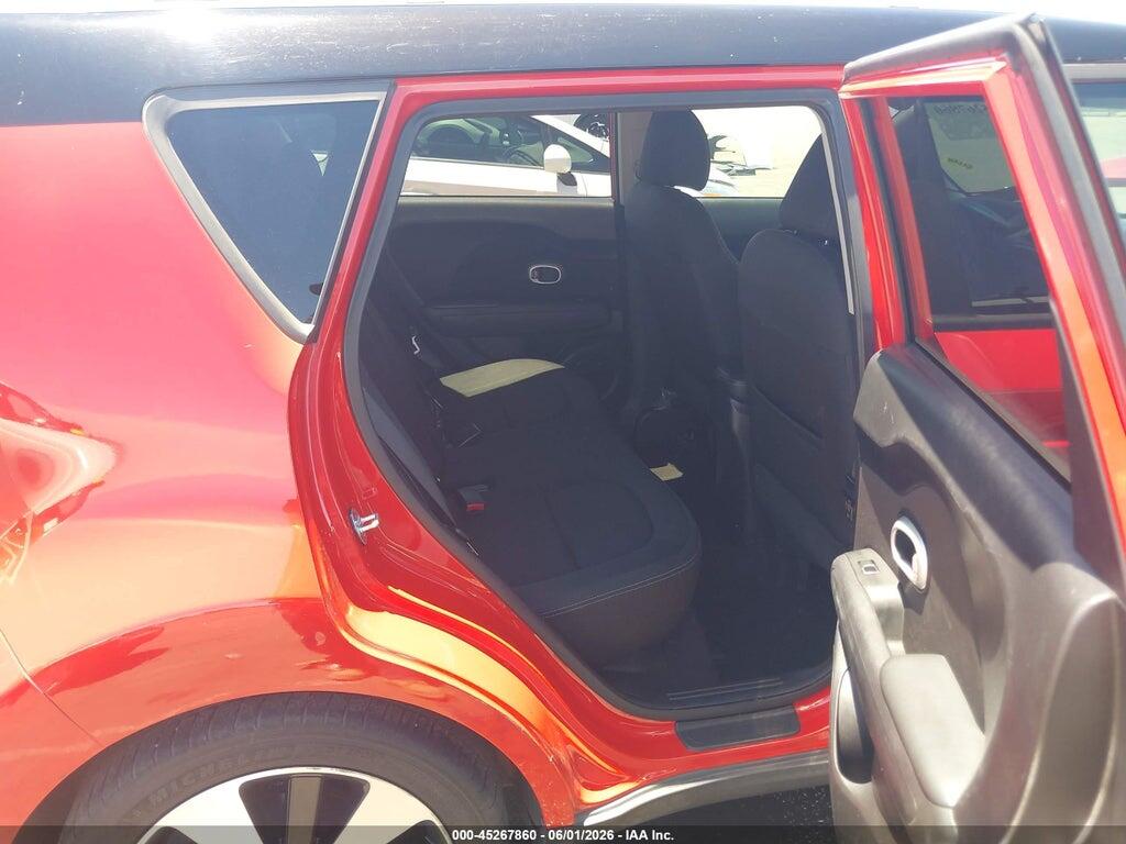 KNDJP3A51J7559366 2018 KIA SOUL photo no. 8