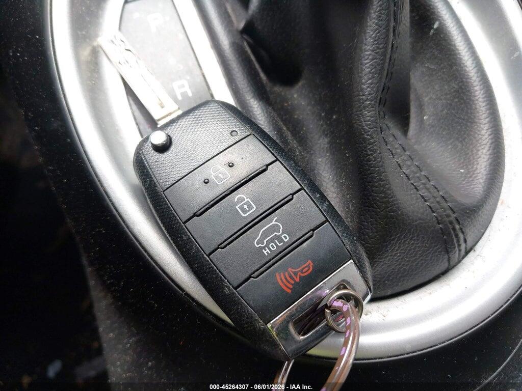 KNDJN2A26H7480596 2017 KIA SOUL photo no. 11