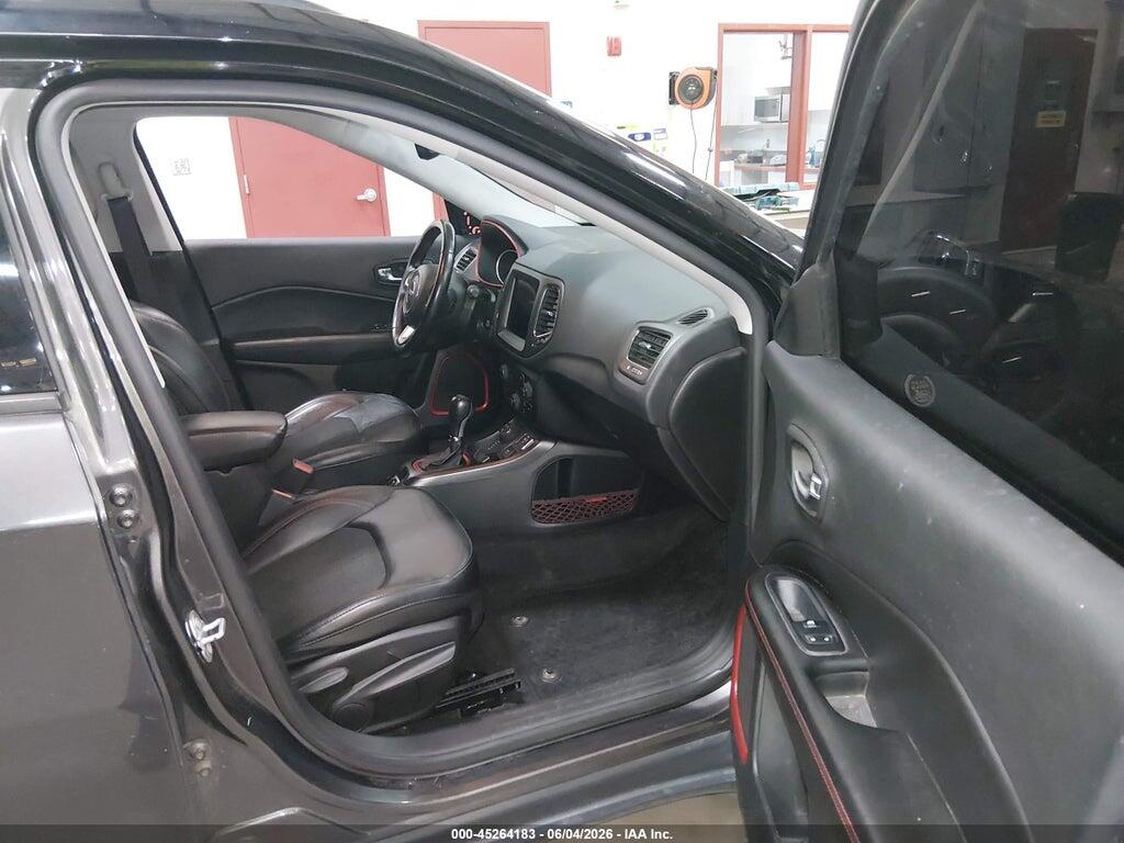 3C4NJDDB3KT807558 2019 JEEP COMPASS photo no. 5