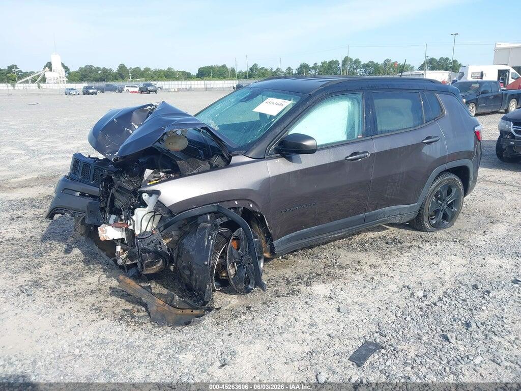 3C4NJDBB2JT483195 2018 JEEP COMPASS photo no. 2