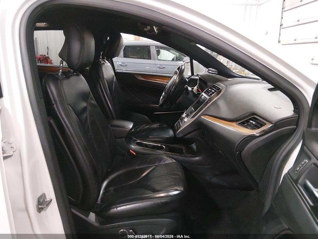 5LMCJ2D98HUL21845 2017 LINCOLN MKC photo no. 5
