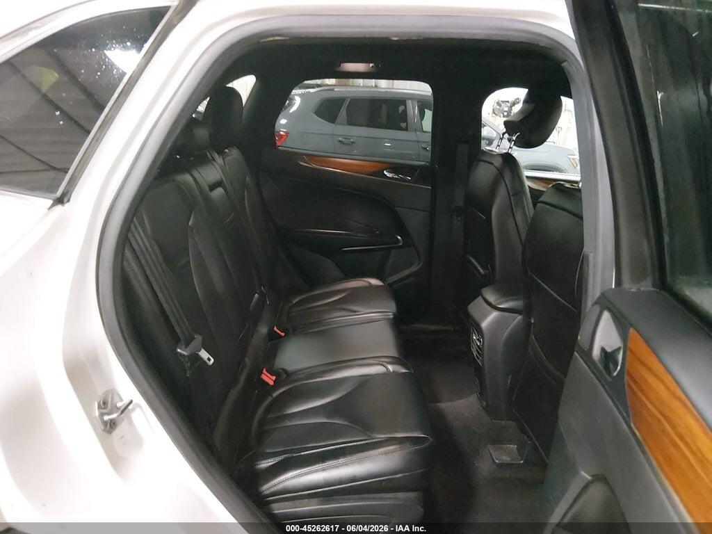 5LMCJ2D98HUL21845 2017 LINCOLN MKC photo no. 8