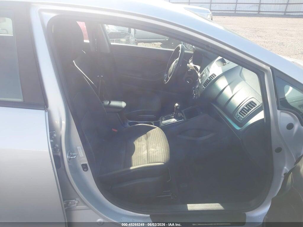 3KPFL4A74HE122478 2017 KIA FORTE photo no. 5