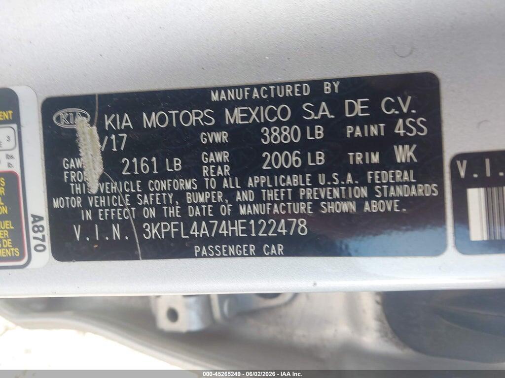 3KPFL4A74HE122478 2017 KIA FORTE photo no. 9