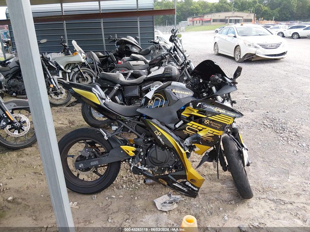 JKAEXKH14JDA07826 2018 KAWASAKI EX400 photo no. 12