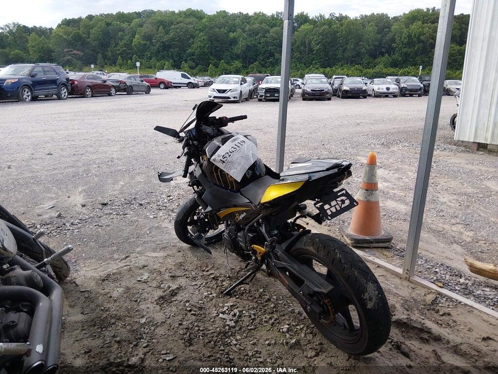 JKAEXKH14JDA07826 2018 KAWASAKI EX400 photo no. 3