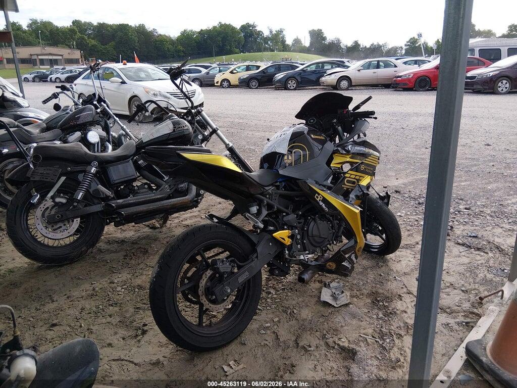 JKAEXKH14JDA07826 2018 KAWASAKI EX400 photo no. 4