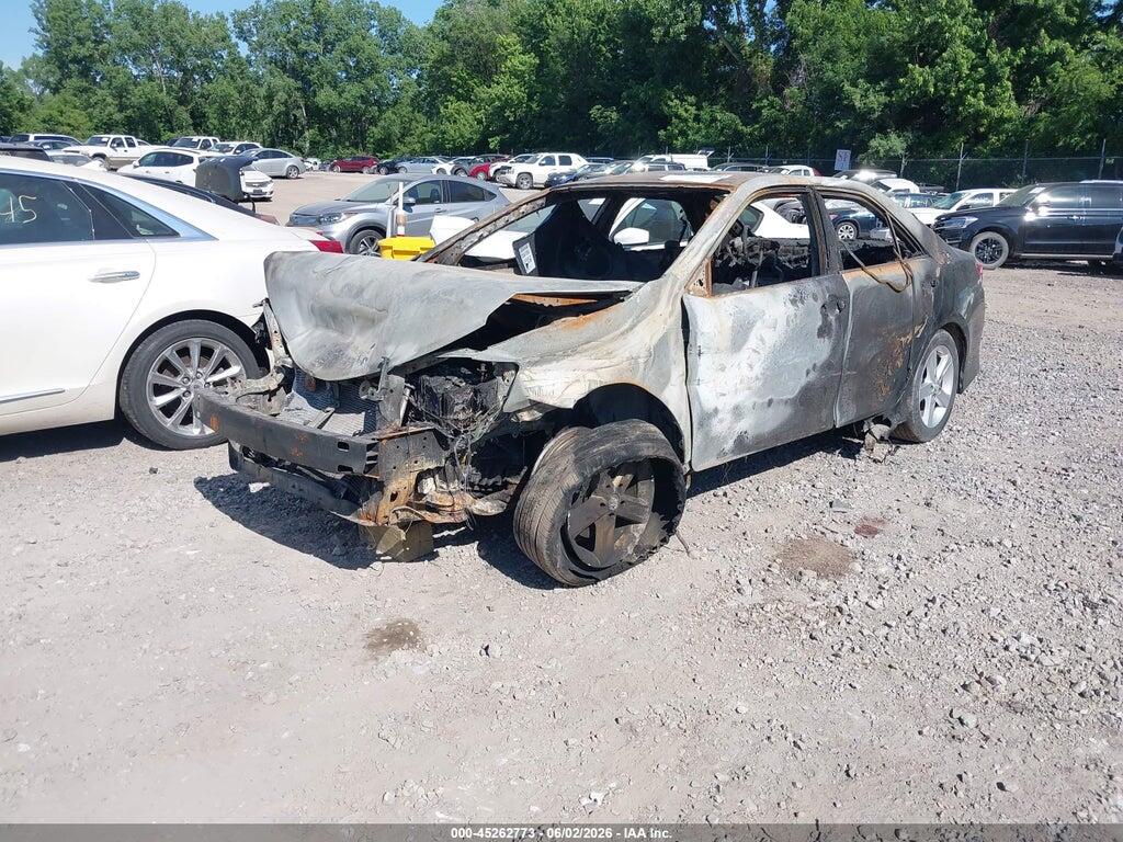 4T1BF1FK1EU317867 2014 TOYOTA CAMRY photo no. 2