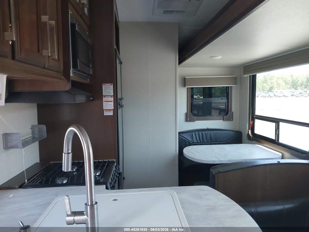5ZT3CSVB4JG122586 2018 FOREST RIVER CRUSADER photo no. 5