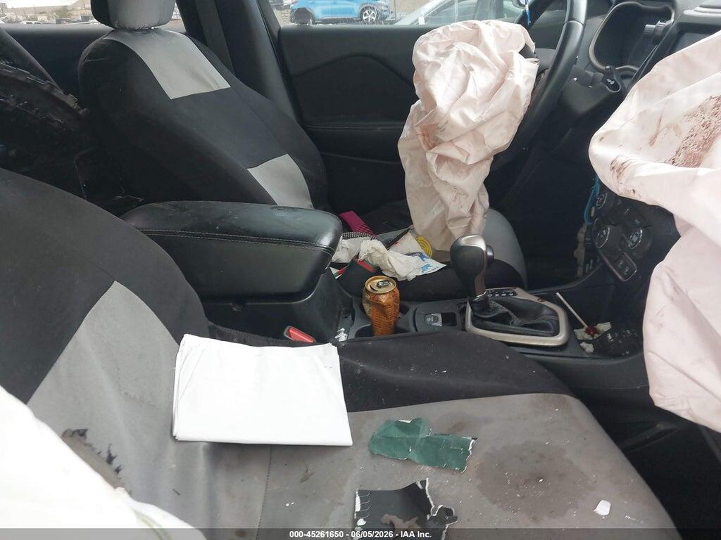 1C4PJLCB4HD236391 2017 JEEP CHEROKEE photo no. 5