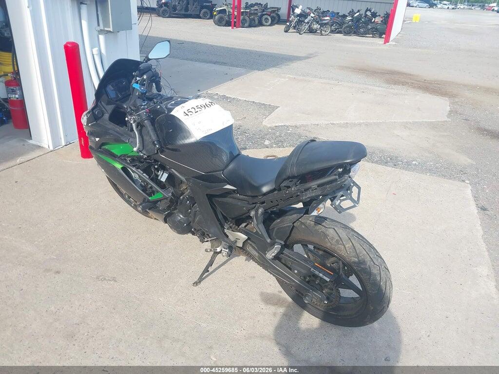 ML5EXEN14MDA36009 2021 KAWASAKI EX650 photo no. 3