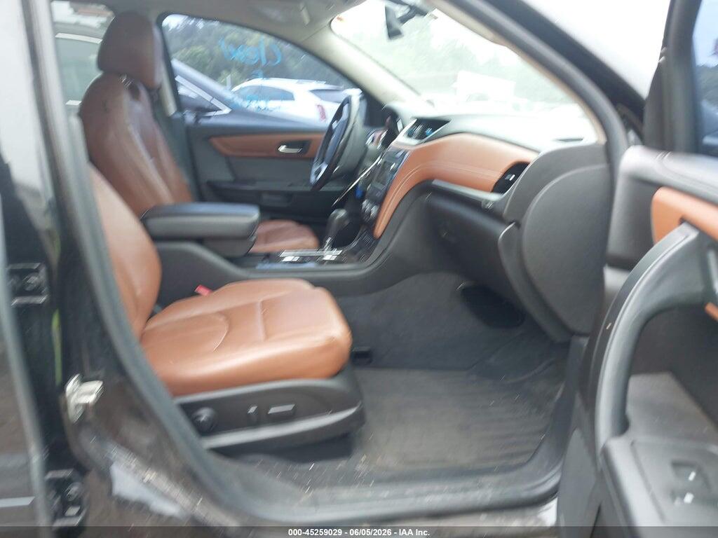1GNKRHKD0HJ274485 2017 CHEVROLET TRAVERSE photo no. 5