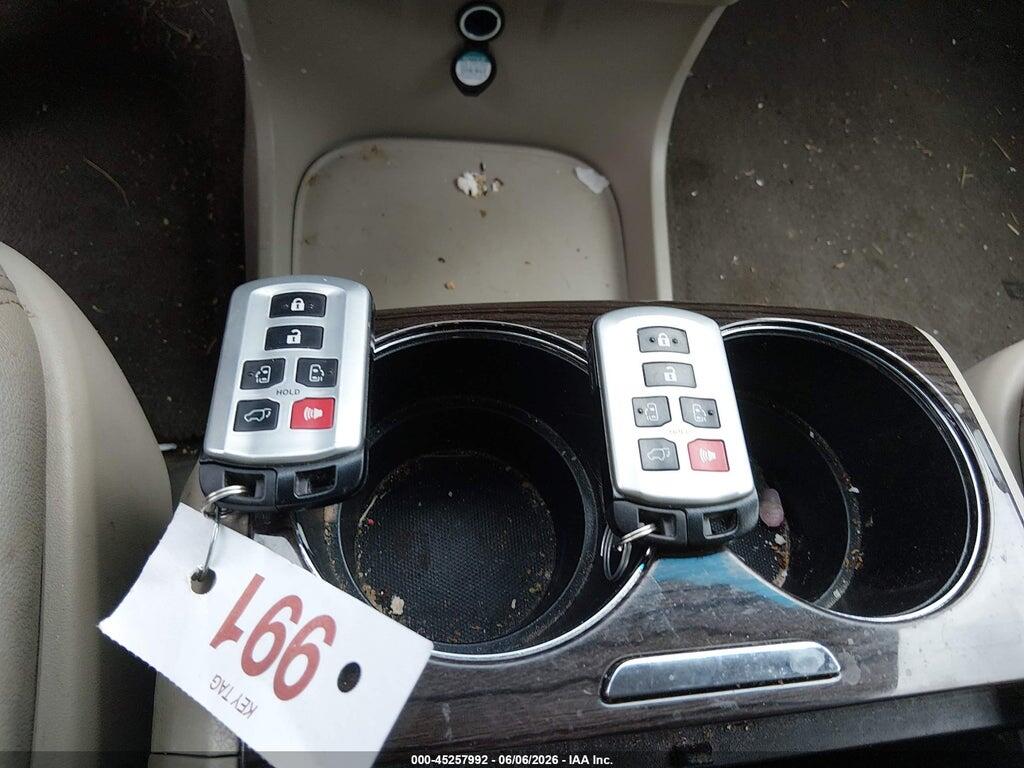 5TDDZ3DC5HS148392 2017 TOYOTA SIENNA photo no. 11