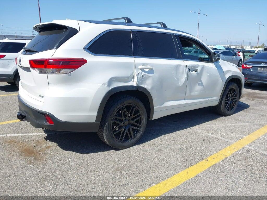 5TDKZRFH3JS281967 2018 TOYOTA HIGHLANDER photo no. 4