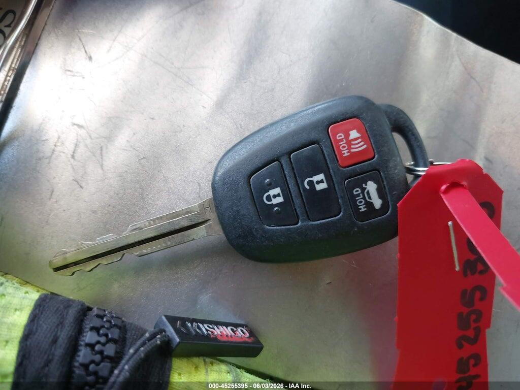 5YFBURHE1HP715906 2017 TOYOTA COROLLA photo no. 11