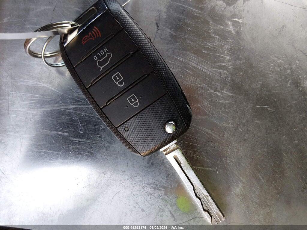 KNDJN2A20G7370948 2016 KIA SOUL photo no. 11