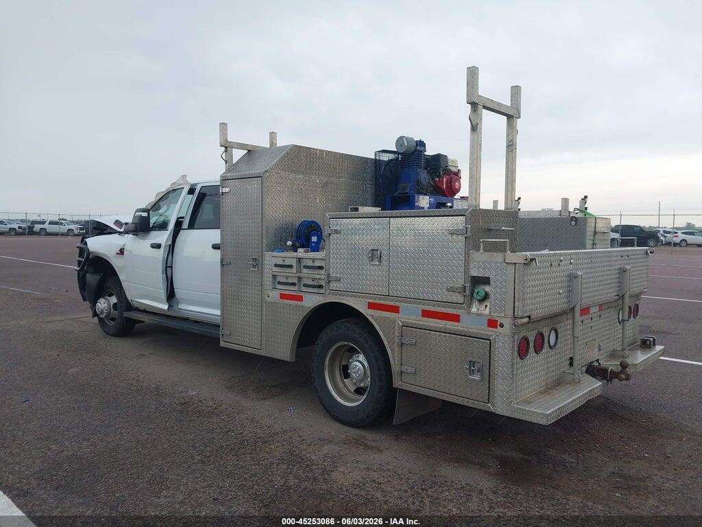 3C7WRTCL8PG553205 2023 RAM 3500 CHASSIS photo no. 3