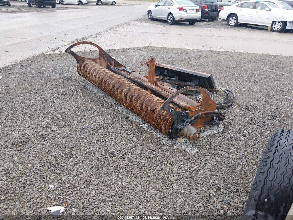 12345678901234567 2005 BOBCAT ROLLER BRUSH photo no. 2
