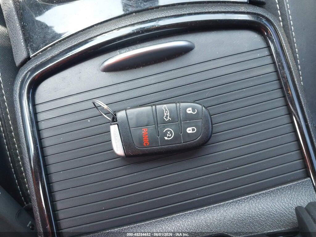 2C3CCABG1JH264236 2018 CHRYSLER 300 photo no. 11