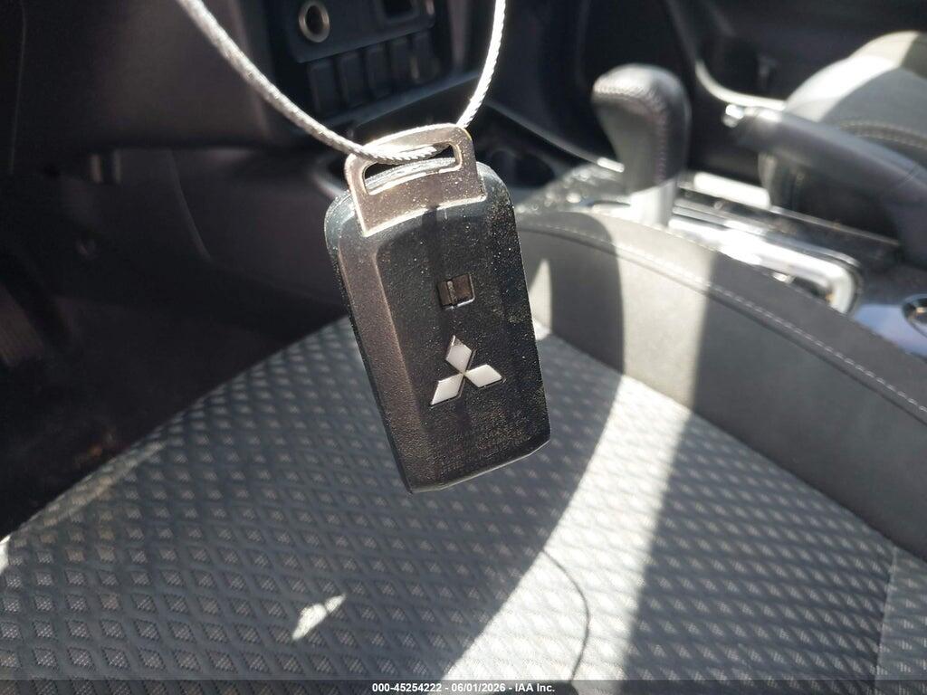 JA4AD3A35JJ004294 2018 MITSUBISHI OUTLANDER photo no. 11