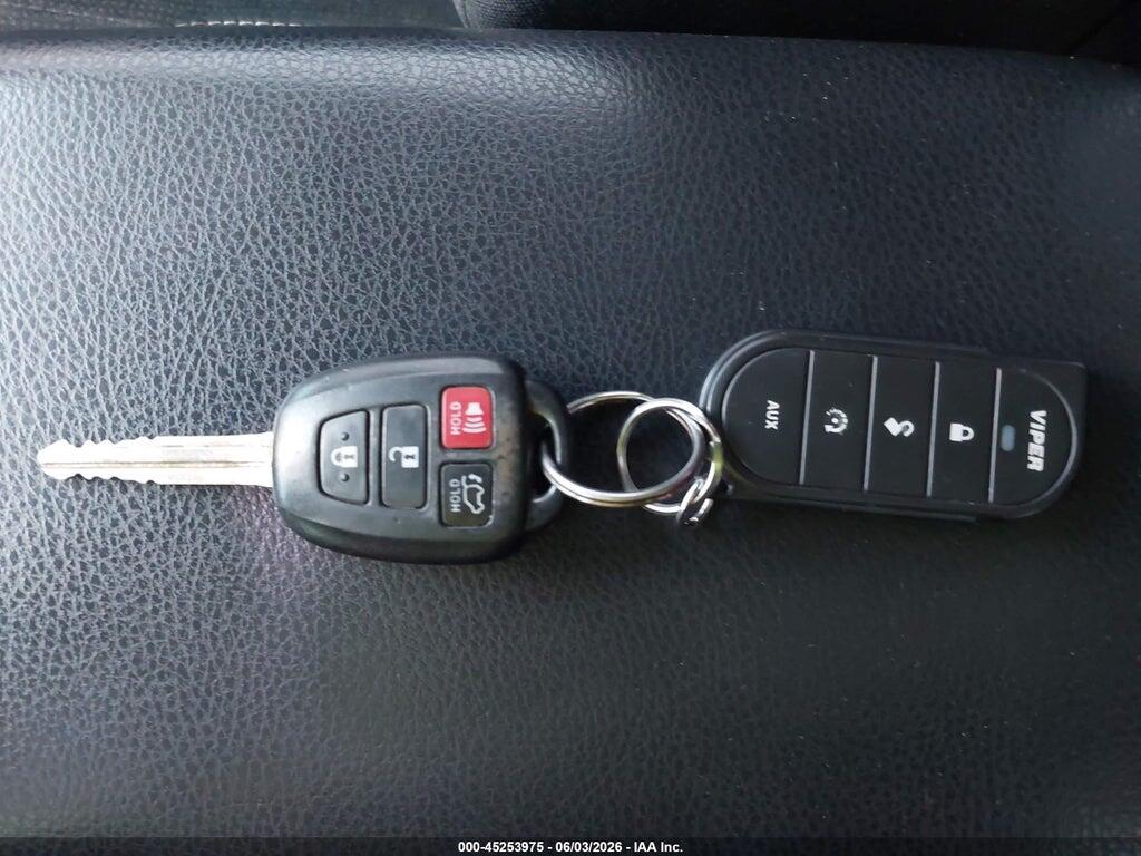 JTMWFREV7FD063812 2015 TOYOTA RAV4 photo no. 11