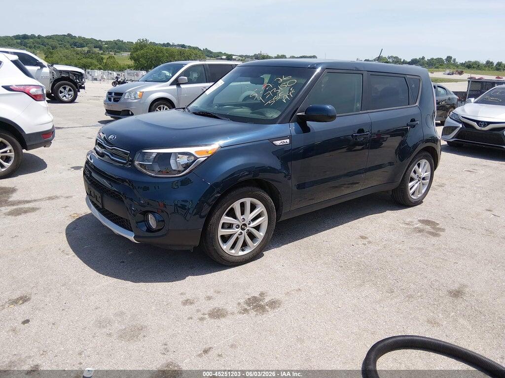KNDJP3A58J7588380 2018 KIA SOUL photo no. 2