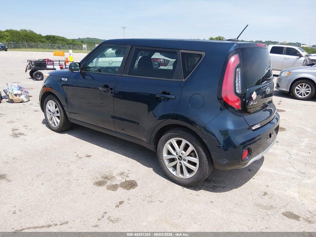 KNDJP3A58J7588380 2018 KIA SOUL photo no. 3