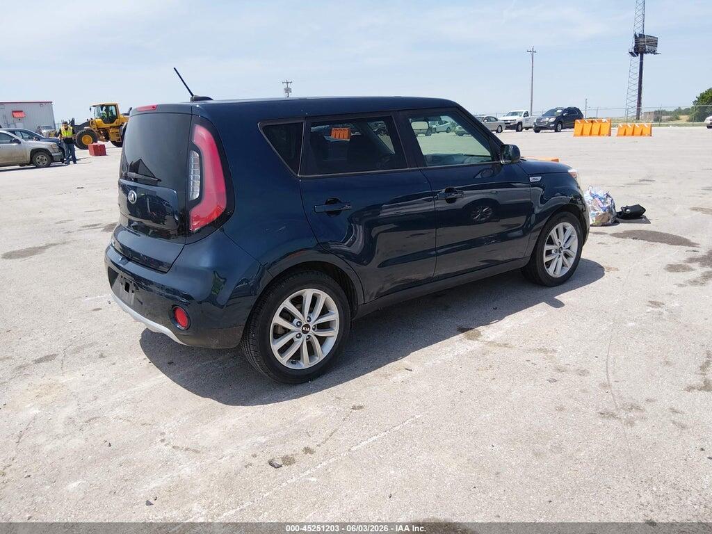 KNDJP3A58J7588380 2018 KIA SOUL photo no. 4