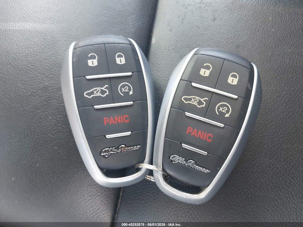 ZASPAKAN0K7C69084 2019 ALFA ROMEO STELVIO photo no. 11