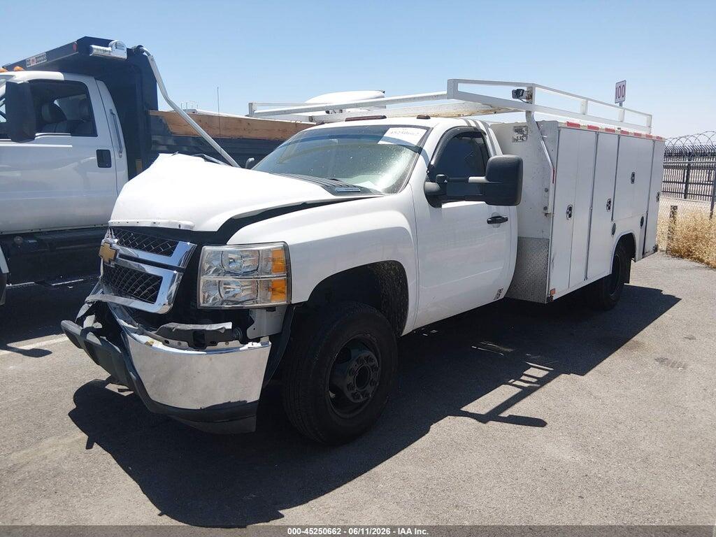 1GB3CZC86DF162328 2013 CHEVROLET SILVERADO 3500HD CHASSIS photo no. 2