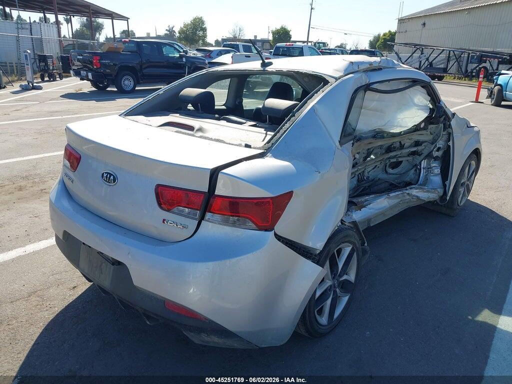 KNAFW6A35A5249447 2010 KIA FORTE KOUP photo no. 4