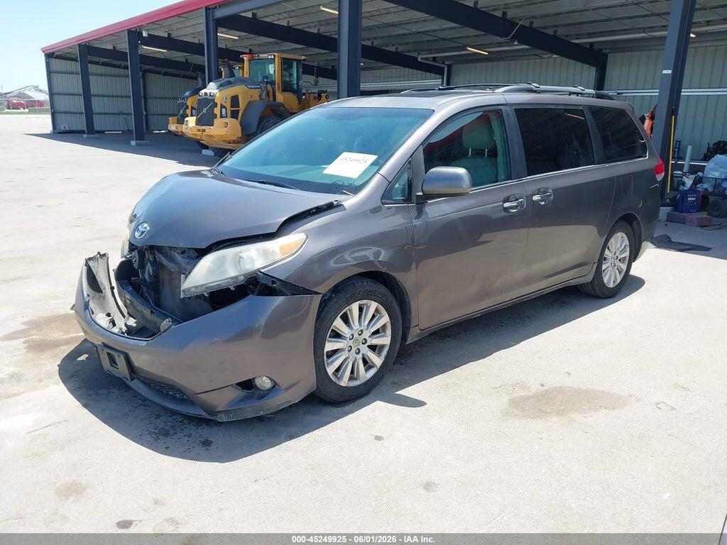 5TDDK3DC1CS037707 2012 TOYOTA SIENNA photo no. 2
