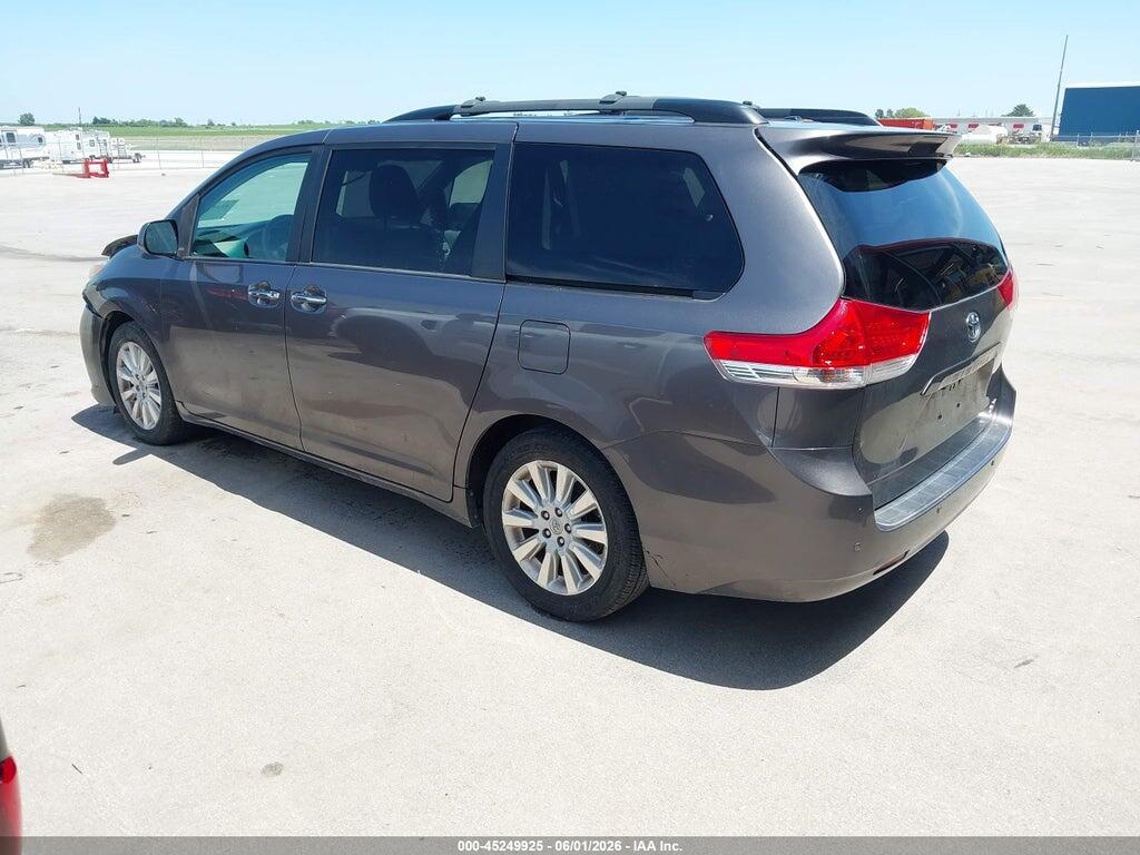 5TDDK3DC1CS037707 2012 TOYOTA SIENNA photo no. 3