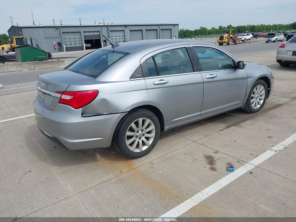 1C3CCBCG1EN150304 2014 CHRYSLER 200 photo no. 4
