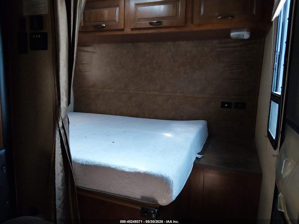 4X4TXLC29EF157418 2014 FOREST RIVER HYPER LITE XLT27HFS TOY HAULER TRAVEL TRAILER photo no. 5