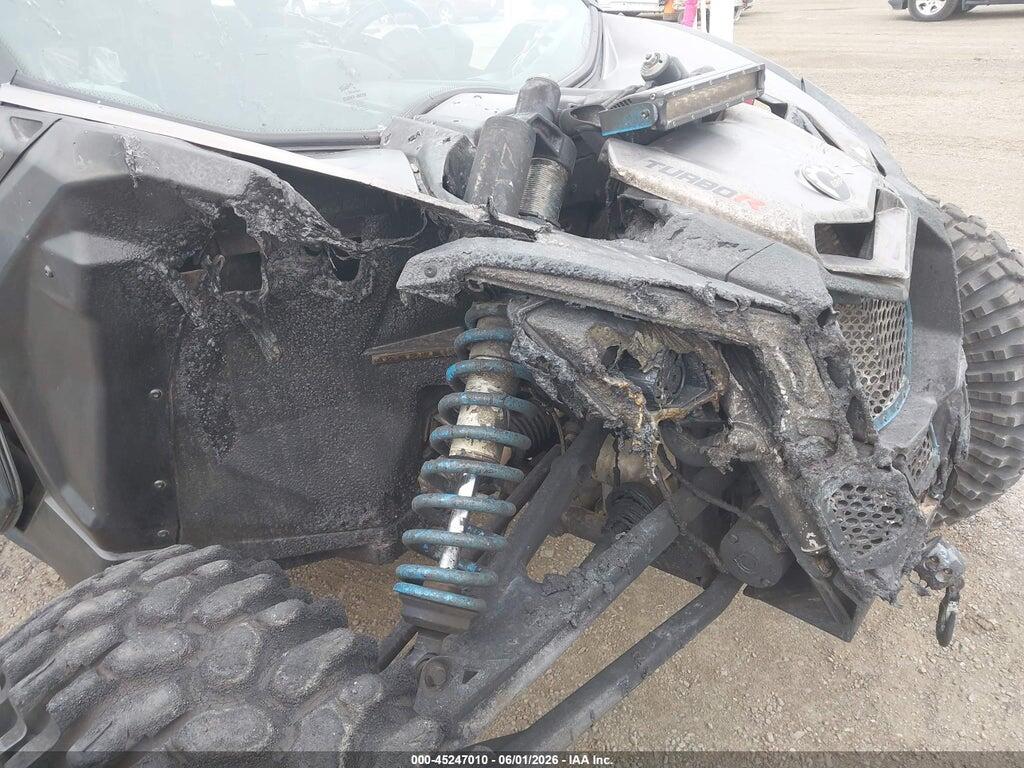 3JBVNAW47JK000226 2018 CAN-AM MAVERICK X3 MAX photo no. 12