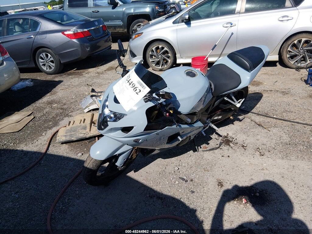 JS1GN7CA442105092 2004 SUZUKI GSX-R600 photo no. 2