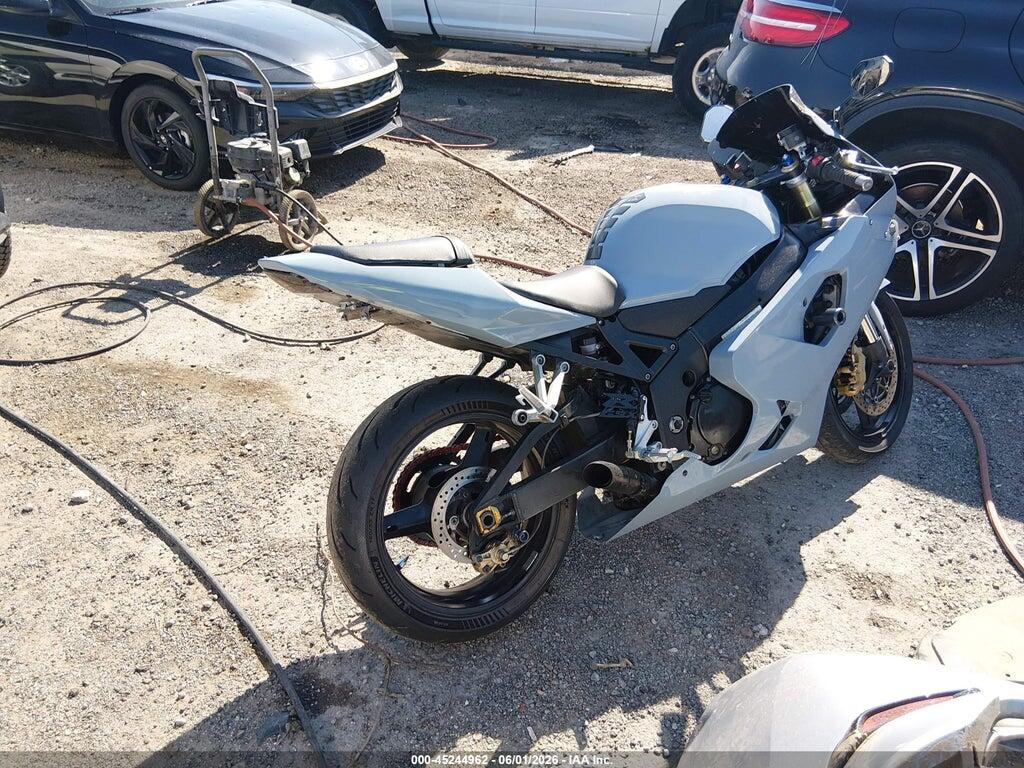 JS1GN7CA442105092 2004 SUZUKI GSX-R600 photo no. 4