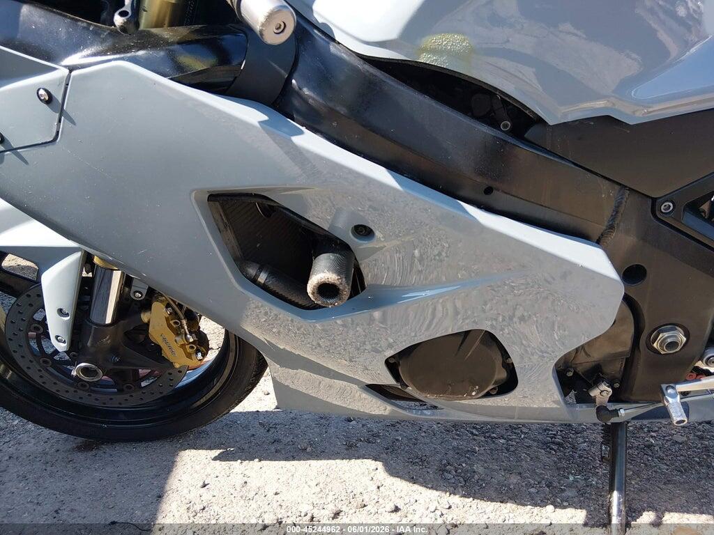 JS1GN7CA442105092 2004 SUZUKI GSX-R600 photo no. 9