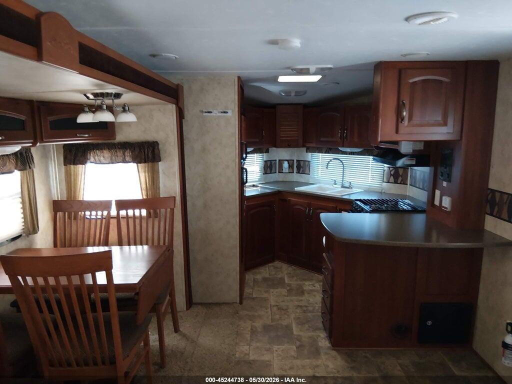 4YDT30F26BV501037 2011 KEYSTONE COUGAR XLITE 30FKV photo no. 5
