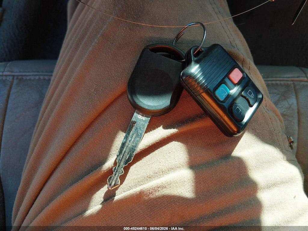 2MEFM75V77X610807 2007 MERCURY GRAND MARQUIS photo no. 11