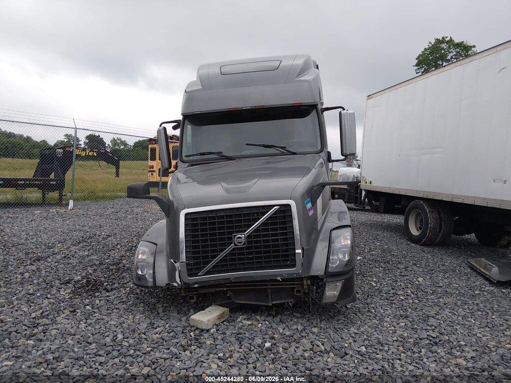 4V4NC9EH3CN547792 2012 VOLVO VN photo no. 12