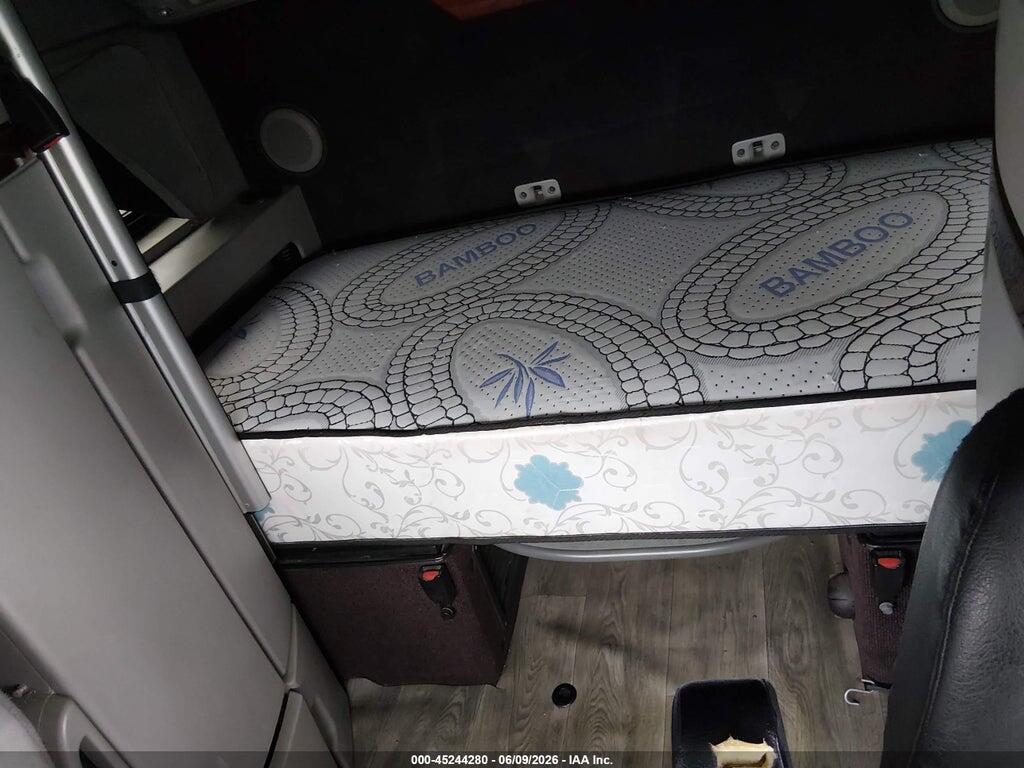 4V4NC9EH3CN547792 2012 VOLVO VN photo no. 7