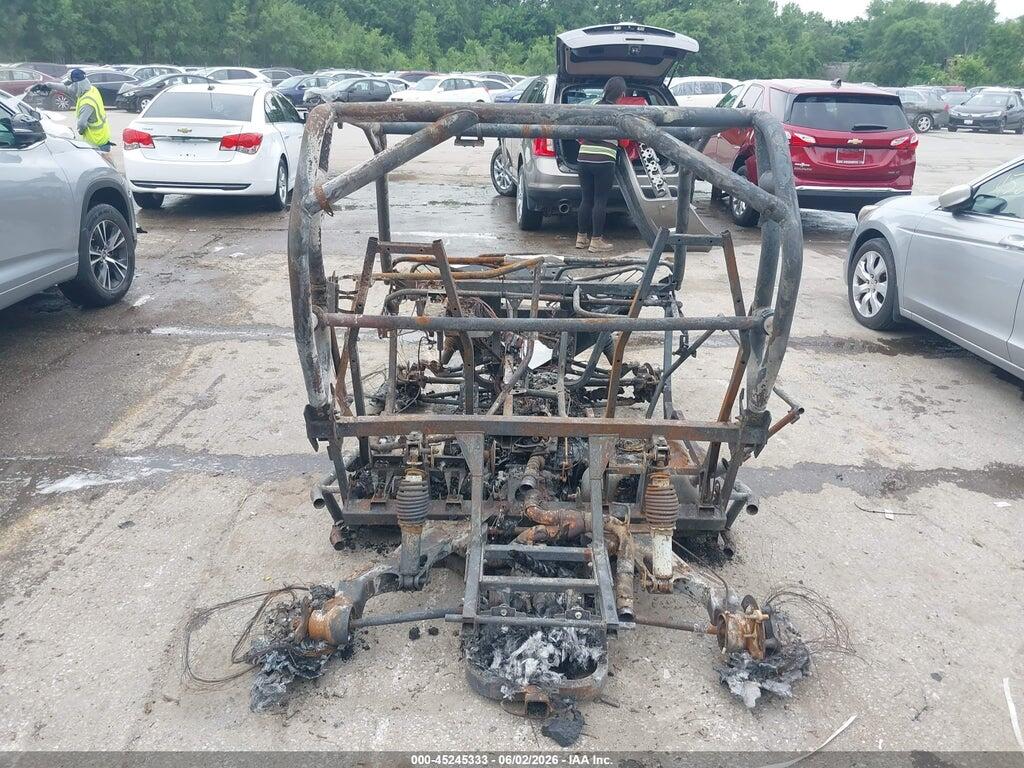 3JBKKCP11BJ000239 2011 CAN-AM COMMANDER photo no. 6