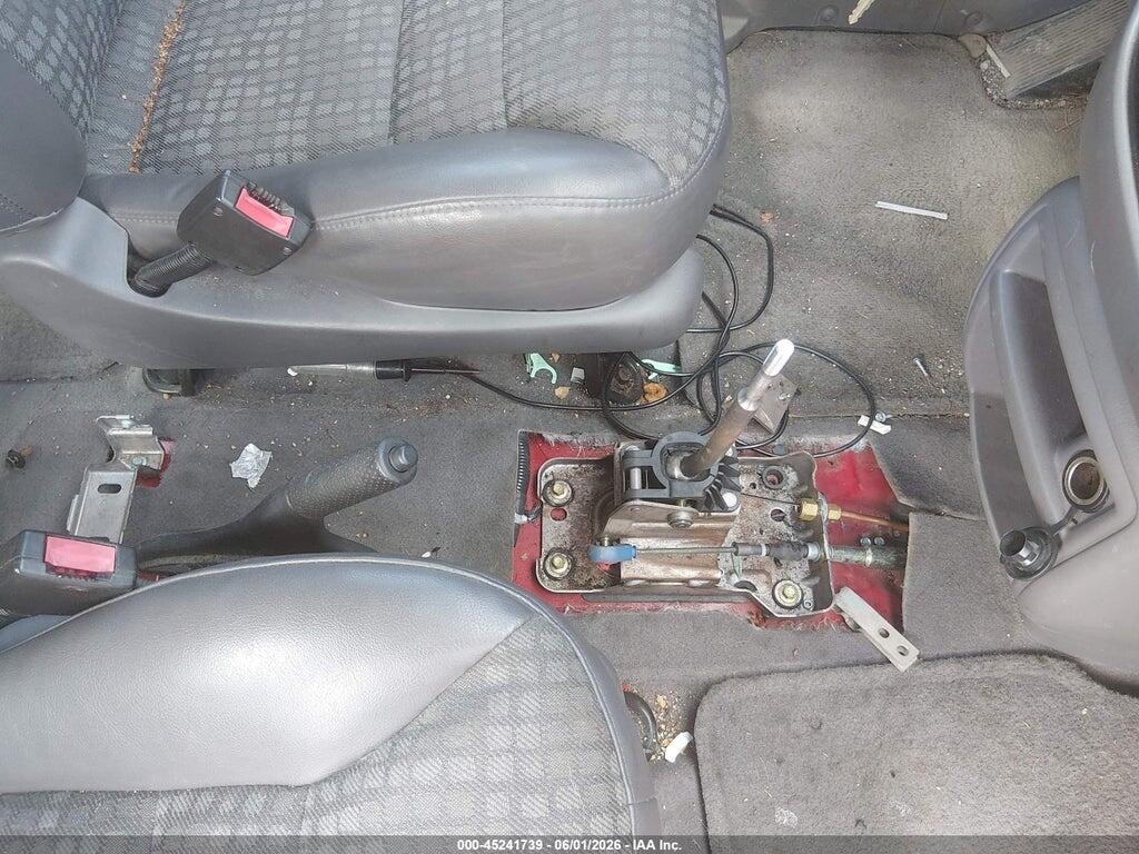 1FMYU02B81KF13469 2001 FORD ESCAPE photo no. 6