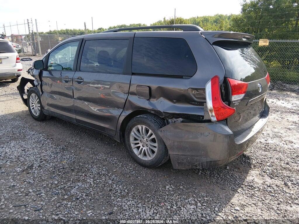 5TDYK3DC2BS053267 2011 TOYOTA SIENNA photo no. 3
